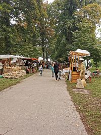 stredoveká ulička pod mestskými hradbami