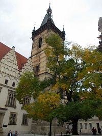 veža z polovice 15.st. a radnica z 2. polovice 14.st.