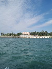 pevnosť - tu sa vyberalo mýto od lodí, ktoré chceli vplávať do Benátok