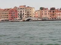 jeden zo 400 mostov Benátok