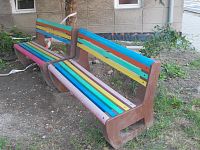pestrofarebné lavičky