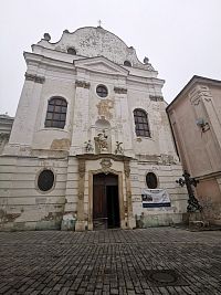 kostol Zvestovania Pána, postavený pôvodne v románsko - gotickom slohu  v rokoch 1280 - 1297