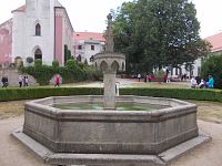 fontána na nádvorí