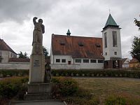 pomník a kostol sv. Václava