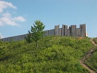 prístupový chodník k obrannému múru