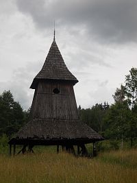 drevená zvonica z Trsteného