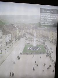 z histórie - fontána na námestí v roku 1944 - okolo zeleň a fontána tryskala do väčšej výšky ako sme videli my