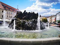 Banská Bystrica - Kamenná fontána na Námestí SNP
