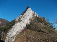 Vršatecké bralo - na pravej strane nad cestou