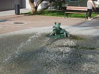 žabka - vodotrysk, fontánka v Trenčianskych Tepliciach