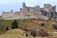 pohľad na hrad z druhej strany