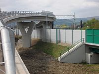 novovybudovaný cestný most nad železnicou