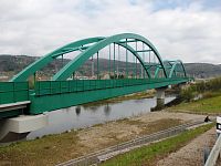 dvojkoľajový, dvojoblúkový železničný  most