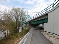 železničný most z chodníka