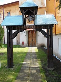 brána so zvoničkou