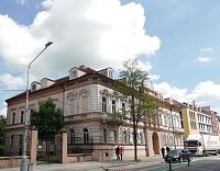 v rokoch 1996 - 2001 prebehla rekonštrukcia budovy na Palackého ulici