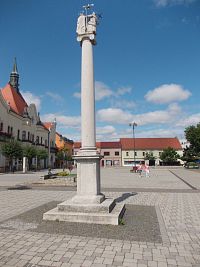 Trojičný stĺp na námestí v Topoľčanoch