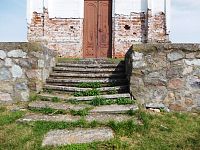 schoda vedúce ku kaplnke