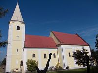 Šenkvice - farský kostol sv. Anny s opevnením
