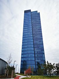Nivy Tower, nachádzajúca sa na rohu Svätoplukovej a Mlynských nív_pohľad zo strechy OC