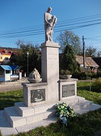 pamätník v obci Divina