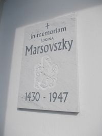 pamätná doska rodu Maršovských