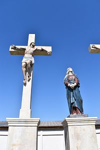 ľavá časť súsošia - prvý lotor a socha Panny Márie