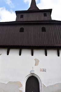 murovano - drevená veža