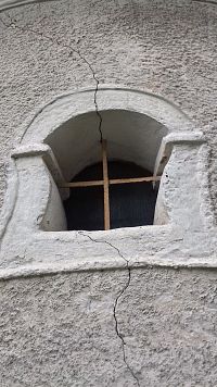 jedno z okien kaplnky