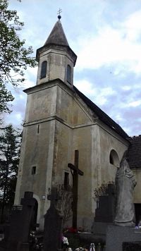veža kostola s kžížom