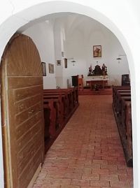 pohľad do interiéra kostolíka