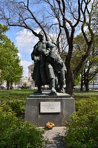 Bratislava - Pamätník bulharským partizánom bojujúcich v SNP