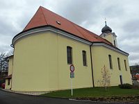 polkruhový uzáver kostola