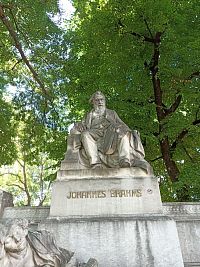 Johannes Brahms ( 1833 - 1897 )