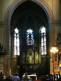pohľad na hlavný oltár