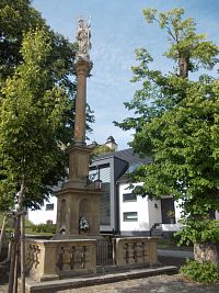 Bojkovice - Mariánsky barokový stlp so sochou Panny Marie