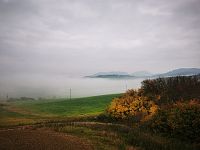 jesenno - hmlový pohľad na okolie rozhľadne