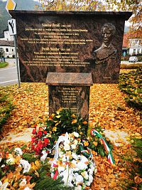 pomník Sándora Petőfiho v Necpaloch