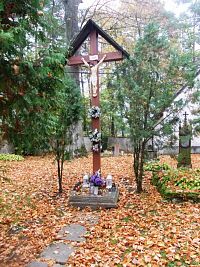 kríž pri kostole