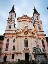 kostol s dvoma vežami, ktorým dnešnú podobu v rokoch 1858 - 1860 dal český stavebný majster Franz Sitte