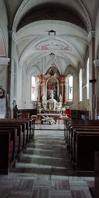 pohľad na hlavný oltár katedrály Najsvätejšej Trojice
