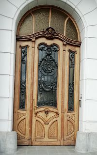 vstupné dvere do paláca