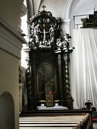 oltár vľavo