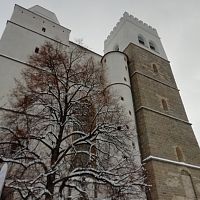 časť kostola a Svatomořická 45,8 m vysoká veža