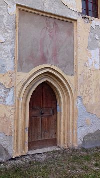 južný portál s novšou maľbou sv. Floriána