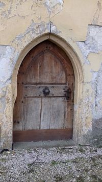 západný gotický portál pod vežou