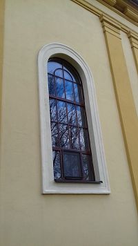okno lode kostola