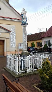 stĺp so sochou Panny Márie