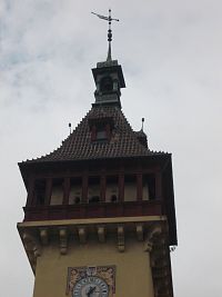 veža radnice s hodinami a ochozom