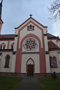 časť kostola s rozetovým oknom